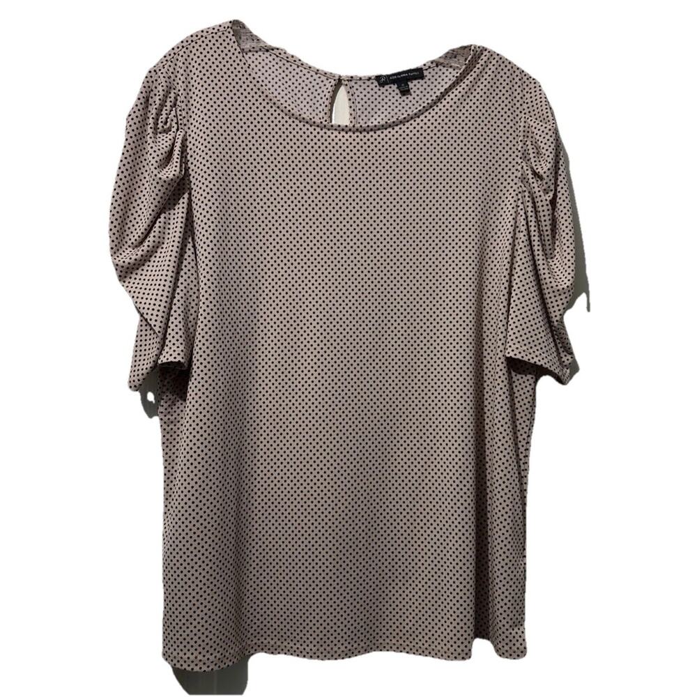 Adrianna Papell Top Size Medium Blush Pink Black Polka Dot Ruched Sleeve Keyhole